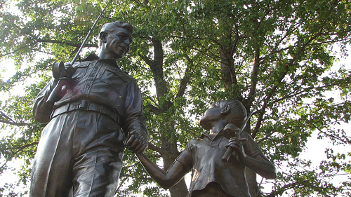 andy_griffith_statue.jpg