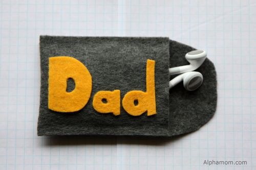 Handmade Father's Day Gift: iPod Earbud Case 