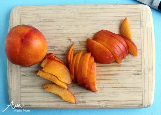 slicing peaches 