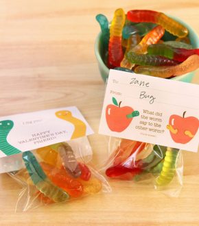 Funny Gummy Worm Valentine for Classmates by Brenda Ponnay for Alphamom.com