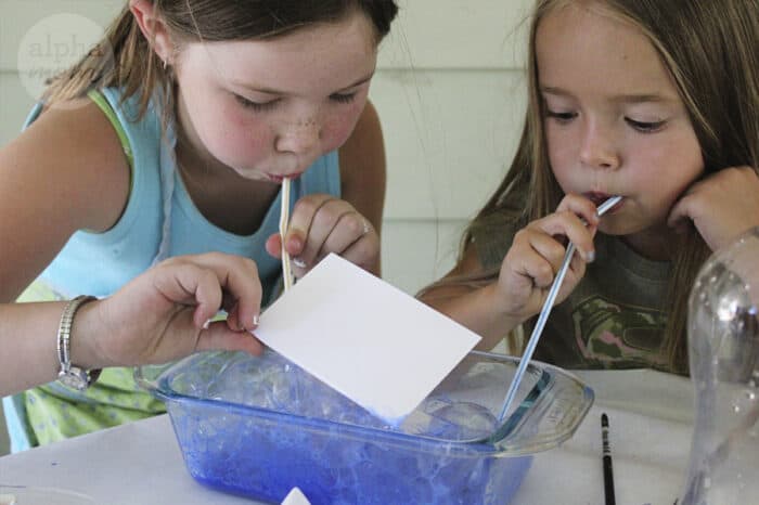 Kids Crafts Bubble Fish Art for Summer | Alpha Mom